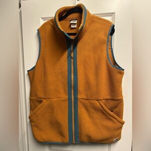 The North Face Men’s fleece vest. In great condition.